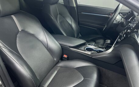 Toyota Camry, 2021 год, 2 590 000 рублей, 37 фотография
