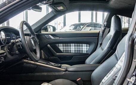 Porsche 911, 2025 год, 33 000 000 рублей, 21 фотография