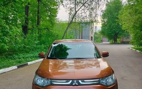 Mitsubishi Outlander III рестайлинг 3, 2012 год, 940 000 рублей, 2 фотография
