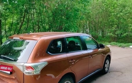 Mitsubishi Outlander III рестайлинг 3, 2012 год, 940 000 рублей, 4 фотография