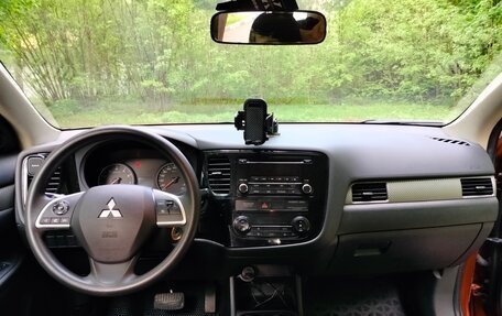 Mitsubishi Outlander III рестайлинг 3, 2012 год, 940 000 рублей, 13 фотография