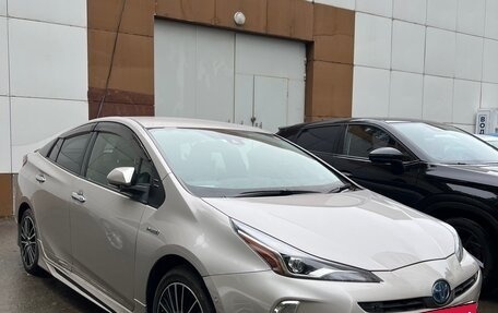 Toyota Prius IV XW50, 2019 год, 2 200 000 рублей, 3 фотография