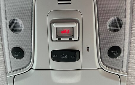 Toyota Prius IV XW50, 2019 год, 2 200 000 рублей, 8 фотография