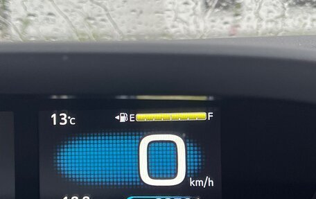 Toyota Prius IV XW50, 2019 год, 2 200 000 рублей, 7 фотография