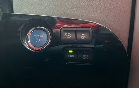 Toyota Prius IV XW50, 2019 год, 2 200 000 рублей, 9 фотография
