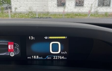 Toyota Prius IV XW50, 2019 год, 2 200 000 рублей, 11 фотография