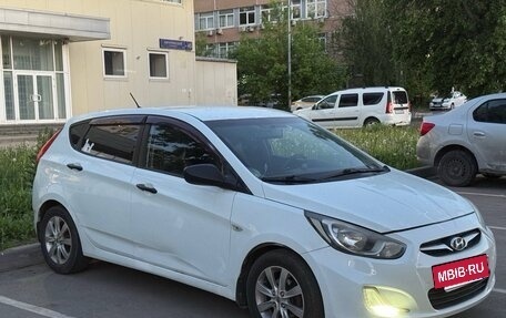 Hyundai Solaris II рестайлинг, 2011 год, 410 000 рублей, 2 фотография