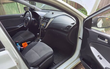 Hyundai Solaris II рестайлинг, 2011 год, 410 000 рублей, 9 фотография