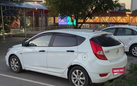 Hyundai Solaris II рестайлинг, 2011 год, 410 000 рублей, 3 фотография