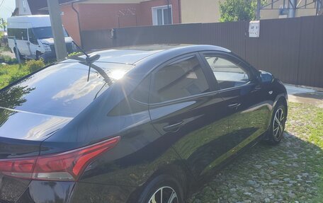 Hyundai Solaris II рестайлинг, 2021 год, 1 550 000 рублей, 2 фотография