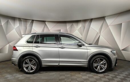 Volkswagen Tiguan II, 2019 год, 2 830 000 рублей, 6 фотография