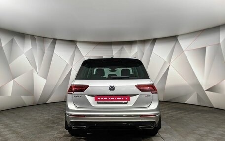 Volkswagen Tiguan II, 2019 год, 2 830 000 рублей, 7 фотография