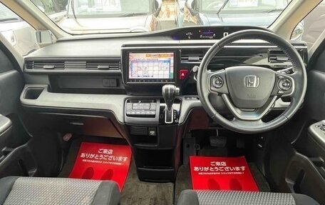Honda Stepwgn IV, 2017 год, 1 432 800 рублей, 2 фотография