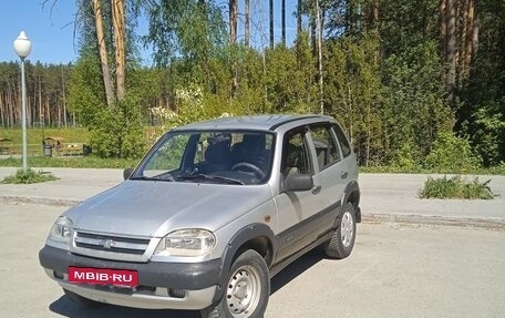 Chevrolet Niva I рестайлинг, 2003 год, 209 000 рублей, 2 фотография