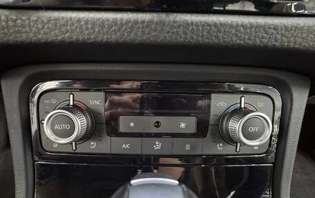 Volkswagen Touareg III, 2017 год, 3 990 000 рублей, 25 фотография