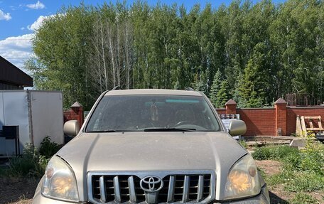 Toyota Land Cruiser Prado 120 рестайлинг, 2003 год, 749 000 рублей, 1 фотография