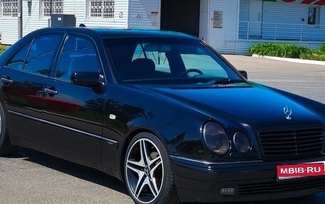 Mercedes-Benz E-Класс, 1998 год, 400 000 рублей, 1 фотография