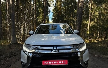 Mitsubishi Outlander III рестайлинг 3, 2016 год, 1 800 000 рублей, 1 фотография