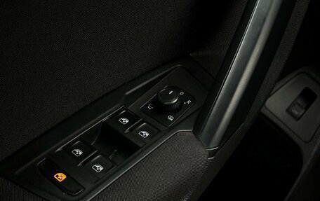 Volkswagen Tiguan II, 2020 год, 2 497 700 рублей, 21 фотография