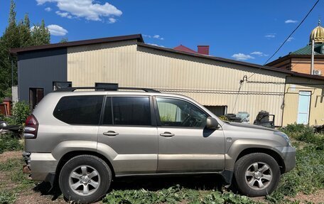 Toyota Land Cruiser Prado 120 рестайлинг, 2003 год, 749 000 рублей, 2 фотография