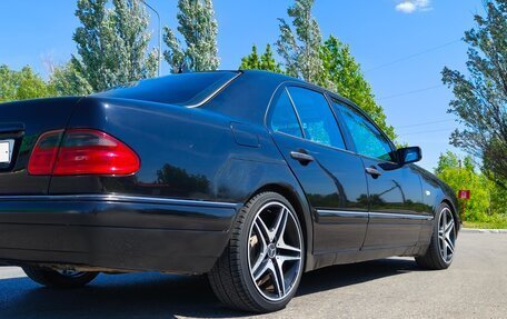 Mercedes-Benz E-Класс, 1998 год, 400 000 рублей, 2 фотография