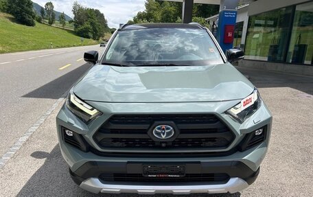 Toyota RAV4, 2023 год, 3 580 777 рублей, 2 фотография