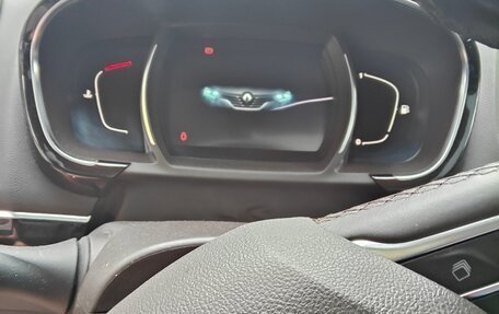 Renault Espace V рестайлинг, 2017 год, 2 350 000 рублей, 10 фотография