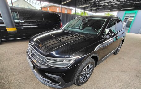 Volkswagen Tiguan II, 2021 год, 3 700 000 рублей, 2 фотография