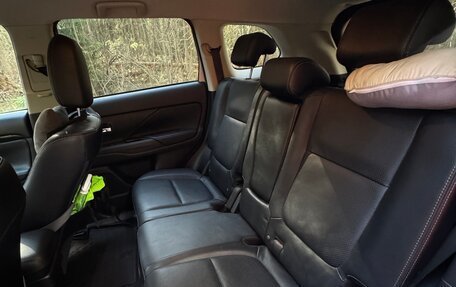 Mitsubishi Outlander III рестайлинг 3, 2016 год, 1 800 000 рублей, 8 фотография