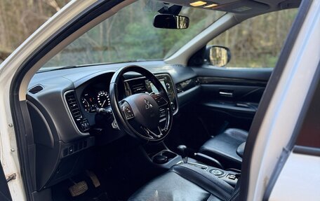 Mitsubishi Outlander III рестайлинг 3, 2016 год, 1 800 000 рублей, 3 фотография