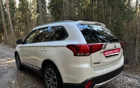 Mitsubishi Outlander III рестайлинг 3, 2016 год, 1 800 000 рублей, 4 фотография