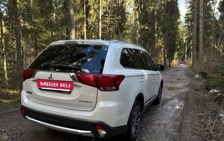 Mitsubishi Outlander III рестайлинг 3, 2016 год, 1 800 000 рублей, 5 фотография