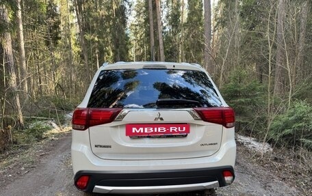Mitsubishi Outlander III рестайлинг 3, 2016 год, 1 800 000 рублей, 6 фотография