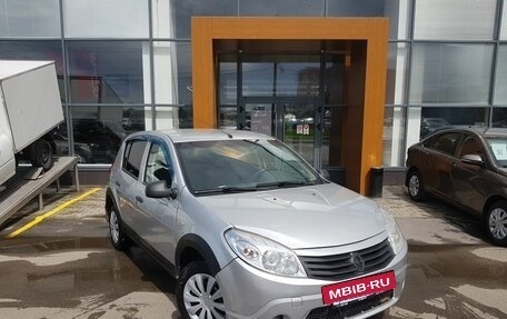Renault Sandero I, 2013 год, 415 000 рублей, 3 фотография