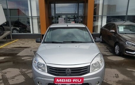 Renault Sandero I, 2013 год, 415 000 рублей, 2 фотография