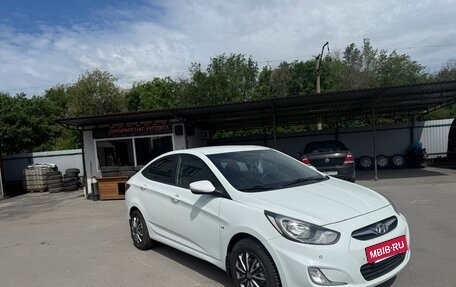 Hyundai Solaris II рестайлинг, 2012 год, 850 000 рублей, 2 фотография