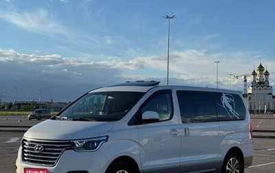 Hyundai Grand Starex Grand Starex I рестайлинг 2, 2018 год, 3 200 000 рублей, 1 фотография