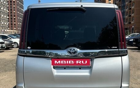 Toyota Noah III, 2020 год, 1 990 000 рублей, 2 фотография