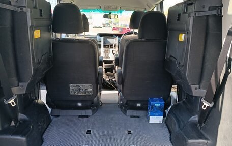 Toyota Voxy II, 2010 год, 1 380 000 рублей, 8 фотография