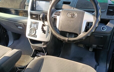 Toyota Voxy II, 2010 год, 1 380 000 рублей, 10 фотография