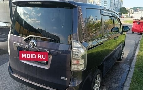 Toyota Voxy II, 2010 год, 1 380 000 рублей, 2 фотография