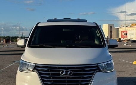 Hyundai Grand Starex Grand Starex I рестайлинг 2, 2018 год, 3 200 000 рублей, 9 фотография