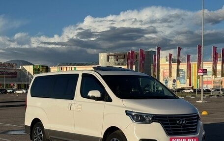 Hyundai Grand Starex Grand Starex I рестайлинг 2, 2018 год, 3 200 000 рублей, 10 фотография