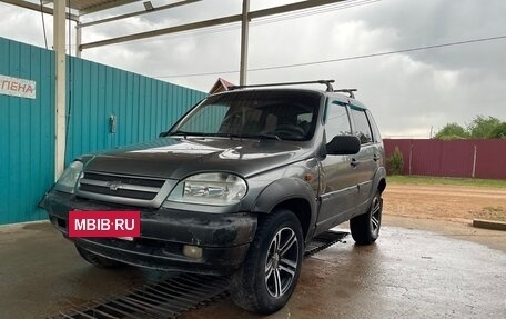 Chevrolet Niva I рестайлинг, 2005 год, 155 000 рублей, 2 фотография
