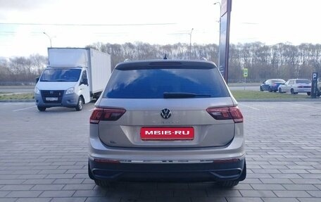 Volkswagen Tiguan II, 2021 год, 2 440 000 рублей, 6 фотография