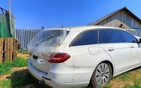 Mercedes-Benz E-Класс, 2019 год, 1 200 000 рублей, 3 фотография