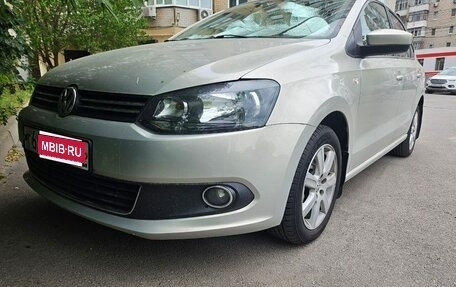 Volkswagen Polo VI (EU Market), 2013 год, 930 000 рублей, 1 фотография