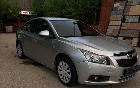 Chevrolet Cruze II, 2010 год, 550 000 рублей, 3 фотография