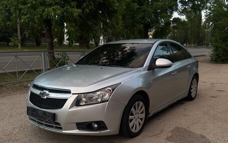 Chevrolet Cruze II, 2010 год, 550 000 рублей, 2 фотография
