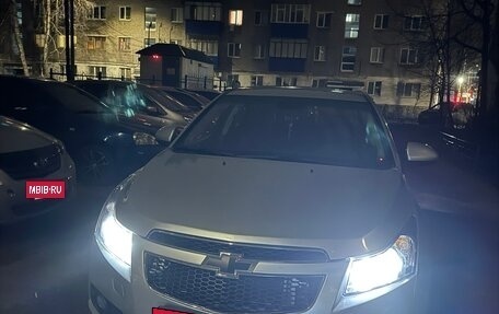 Chevrolet Cruze II, 2010 год, 550 000 рублей, 9 фотография